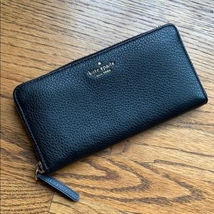 NWOT Kate Spade zip-around Black Leather Wallet